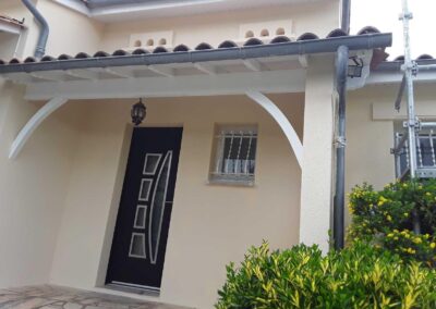 💬 Le mot de Charles, technicien conseil chez Dordogne Isol Confort : « Après l’hiver, les façades de nos maisons en Dordogne ont pris un coup de fatigue : mousses, fissures, peinture qui s’écaille… Un ravalement ou simplement un nettoyage adapté leur redonne une seconde jeunesse ! » Exemplaire